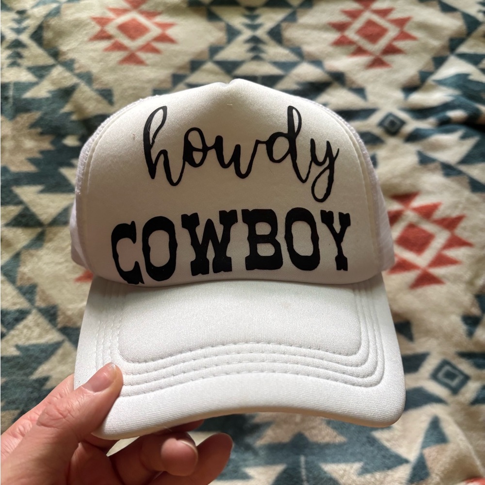 ❌SOLD DO NOT BUY❌ White ‘Howdy Cowboy’ Trucker Hat